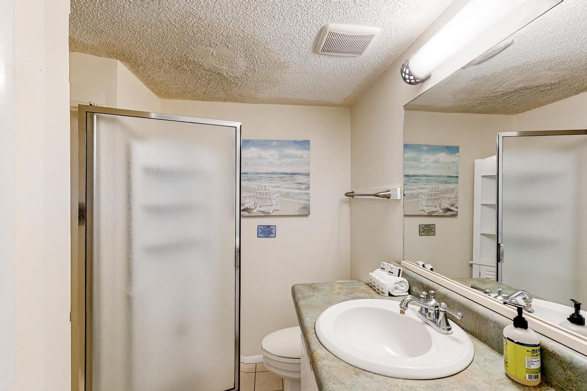 The Commodore Panama City Beach Room photo
